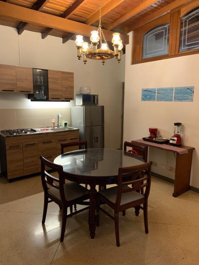Casa Rosales Hotel Medellin Ngoại thất bức ảnh