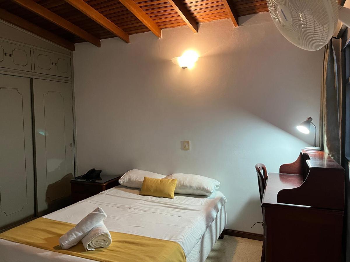 Casa Rosales Hotel Medellin Ngoại thất bức ảnh