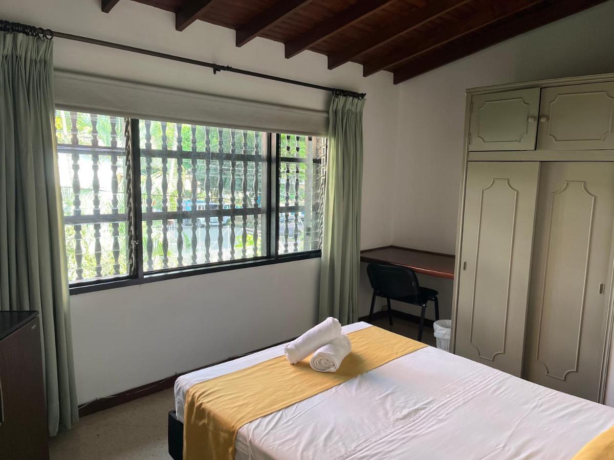 Casa Rosales Hotel Medellin Ngoại thất bức ảnh